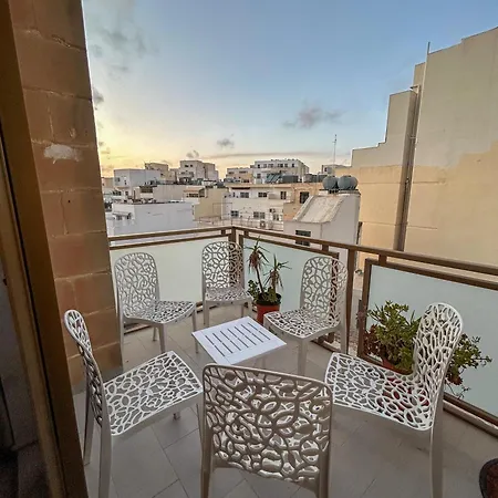 Traditional Apartment, Classic Style With Sea View In Tigne Point Sliema